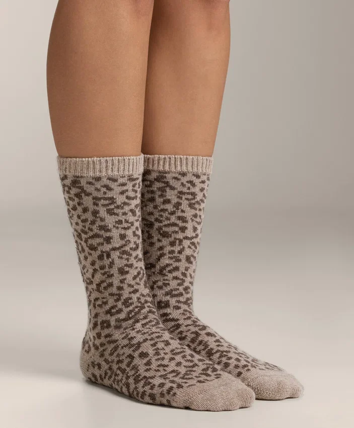 Klassische Socken aus 19 % Kaschmir und 12 % Wolle Klassische Socken aus 19 % Kaschmir und 12 % Wolle