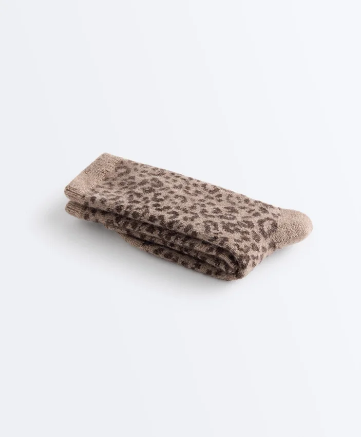 Klassische Socken aus 19 % Kaschmir und 12 % Wolle Klassische Socken aus 19 % Kaschmir und 12 % Wolle