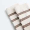 Klassische Socken aus 19 % Kaschmir und 12 % Wolle Klassische Socken aus 19 % Kaschmir und 12 % Wolle