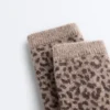 Klassische Socken aus 19 % Kaschmir und 12 % Wolle Klassische Socken aus 19 % Kaschmir und 12 % Wolle