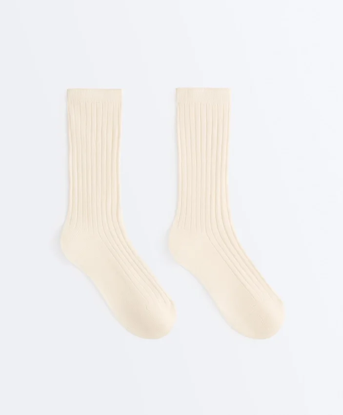 Klassische Socken aus Seidenmischung mit Rippenstruktur Klassische Socken aus Seidenmischung mit Rippenstruktur