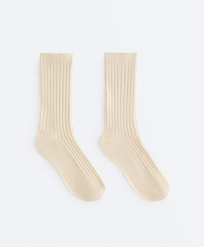 Klassische Socken aus Seidenmischung mit Rippenstruktur Klassische Socken aus Seidenmischung mit Rippenstruktur