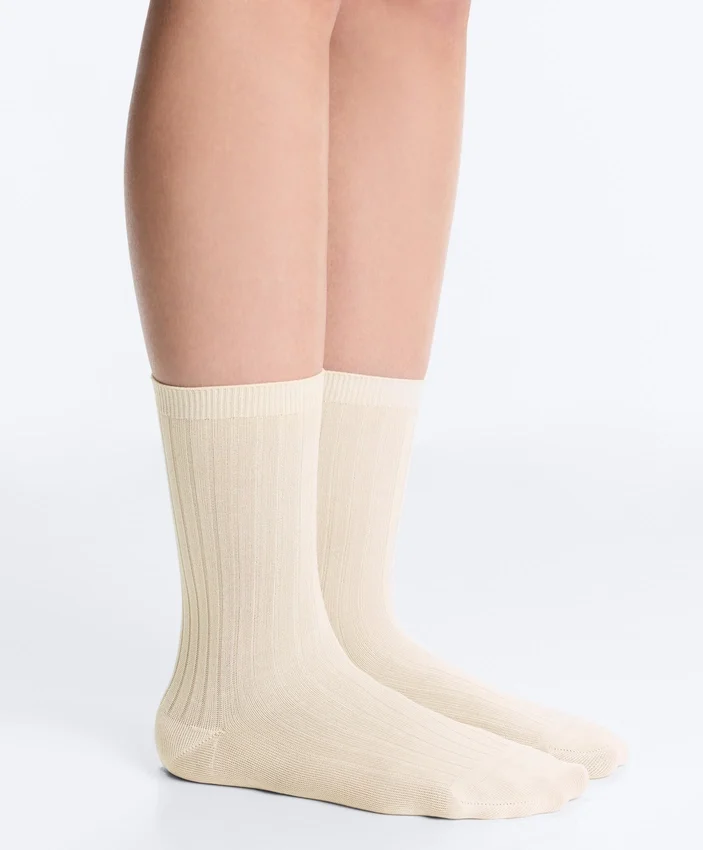 Klassische Socken aus Seidenmischung mit Rippenstruktur Klassische Socken aus Seidenmischung mit Rippenstruktur