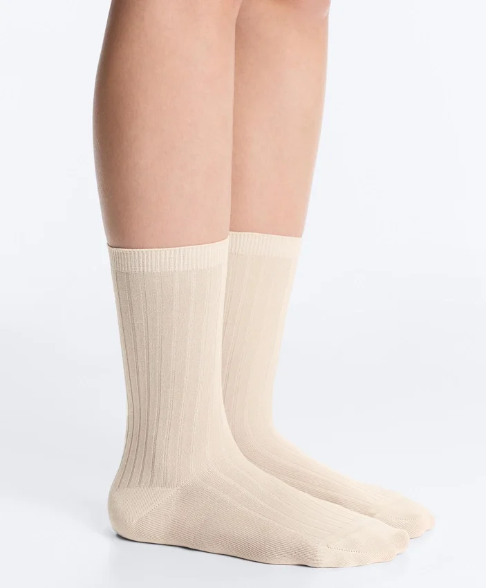 Klassische Socken aus Seidenmischung mit Rippenstruktur Klassische Socken aus Seidenmischung mit Rippenstruktur
