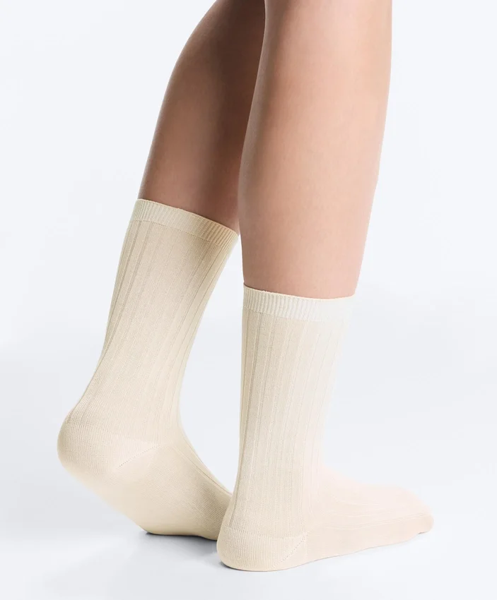 Klassische Socken aus Seidenmischung mit Rippenstruktur Klassische Socken aus Seidenmischung mit Rippenstruktur