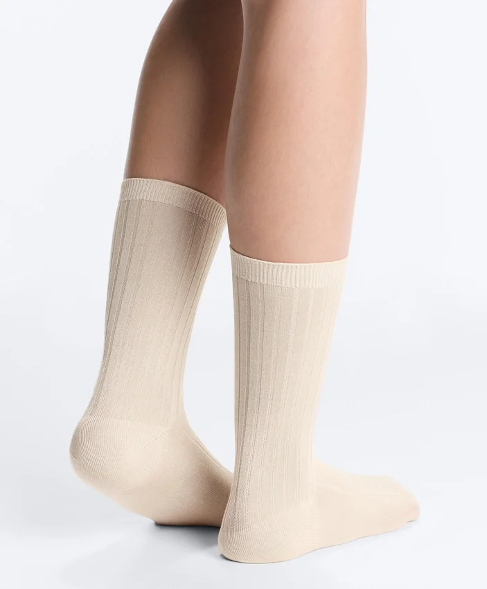 Klassische Socken aus Seidenmischung mit Rippenstruktur Klassische Socken aus Seidenmischung mit Rippenstruktur