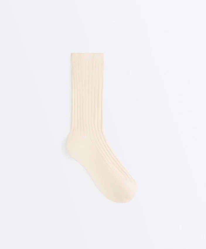 Klassische Socken aus Seidenmischung mit Rippenstruktur Klassische Socken aus Seidenmischung mit Rippenstruktur