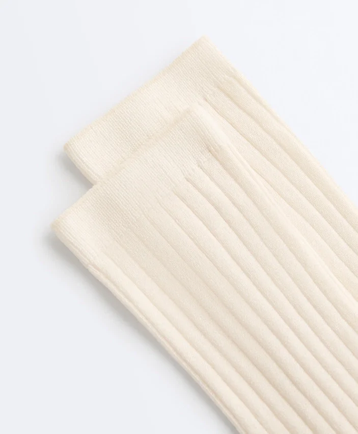 Klassische Socken aus Seidenmischung mit Rippenstruktur Klassische Socken aus Seidenmischung mit Rippenstruktur