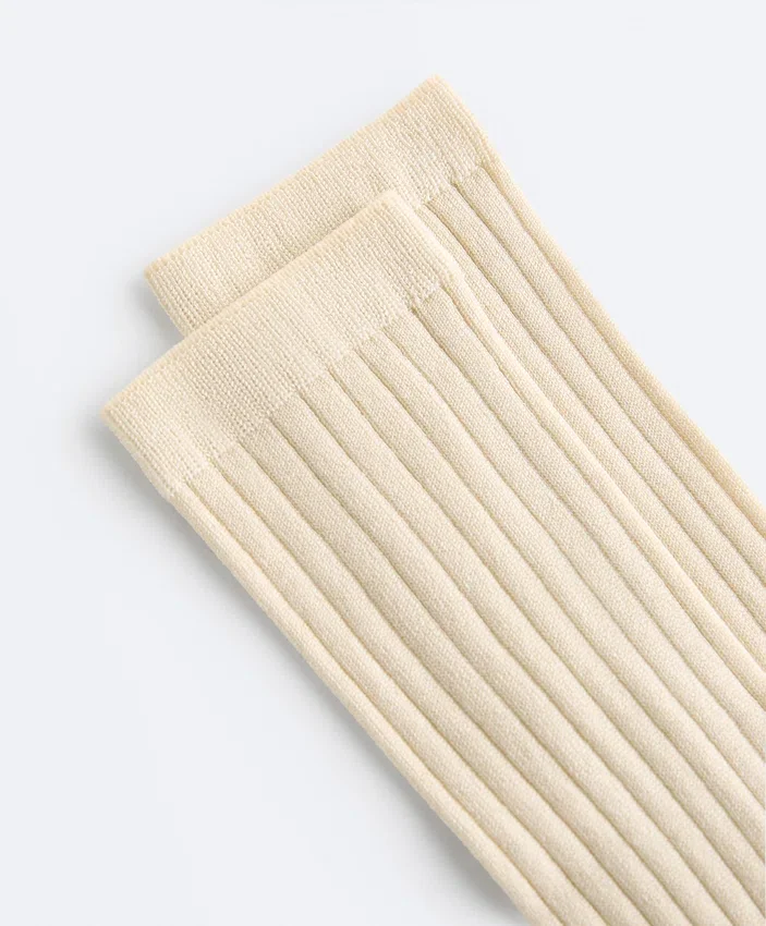 Klassische Socken aus Seidenmischung mit Rippenstruktur Klassische Socken aus Seidenmischung mit Rippenstruktur