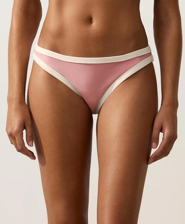 Klassischer Bikini-Slip mit Kontrastbesatz Klassischer Bikini-Slip mit Kontrastbesatz