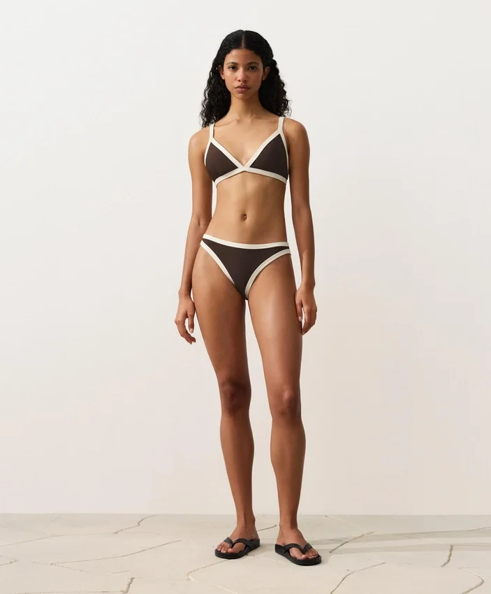 Klassischer Bikini-Slip mit Kontrastbesatz Klassischer Bikini-Slip mit Kontrastbesatz