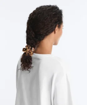 Kleiner Haarschmuck in Blumenform