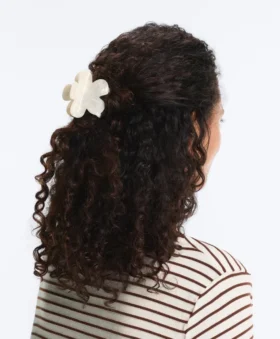 Kleiner Haarschmuck in Blumenform