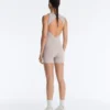 Kontrastfarbener, Compressive kurzer Jumpsuit Kontrastfarbener, Compressive kurzer Jumpsuit