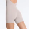 Kontrastfarbener, Compressive kurzer Jumpsuit Kontrastfarbener, Compressive kurzer Jumpsuit