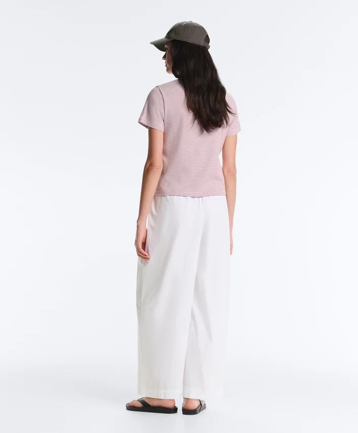 Kurzarm-T-Shirt aus Baumwollmischung mit Streifenmuster und normaler Passform Kurzarm-T-Shirt aus Baumwollmischung mit Streifenmuster und normaler Passform