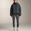 Kurze Daunenjacke aus 100 % Daunen