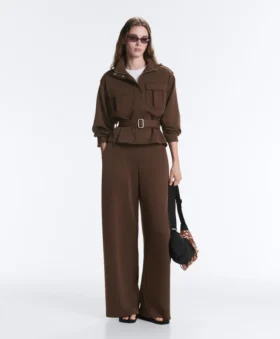 Kurze Utility-Jacke aus Piqué mit Gürtel