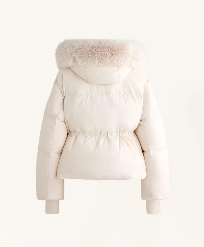 Kurze, zu 100 % mit Daunen gefütterte Jacke Kurze, zu 100 % mit Daunen gefütterte Jacke