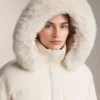 Kurze, zu 100 % mit Daunen gefütterte Jacke Kurze, zu 100 % mit Daunen gefütterte Jacke