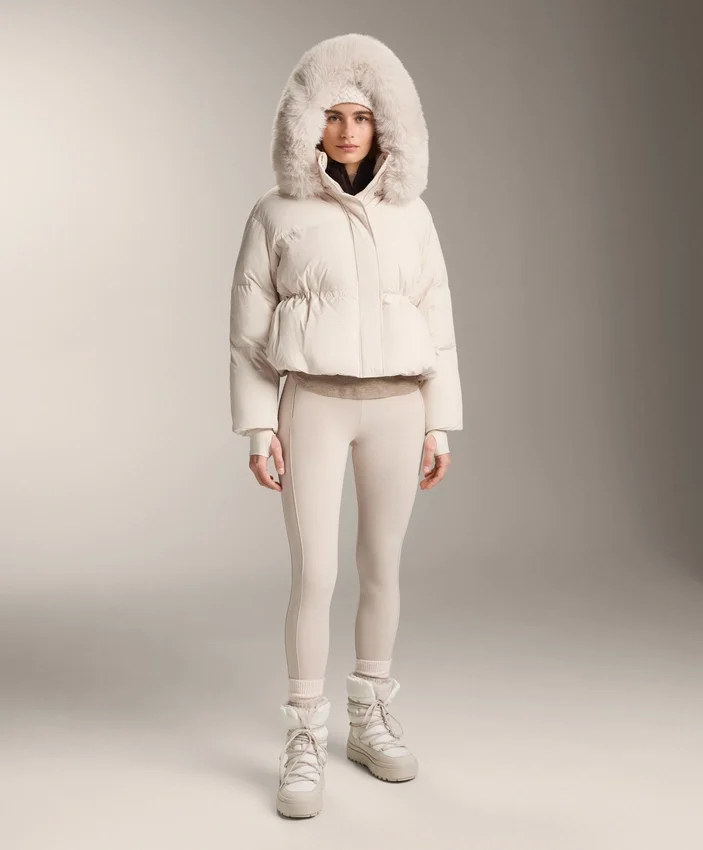 Kurze, zu 100 % mit Daunen gefütterte Jacke Kurze, zu 100 % mit Daunen gefütterte Jacke