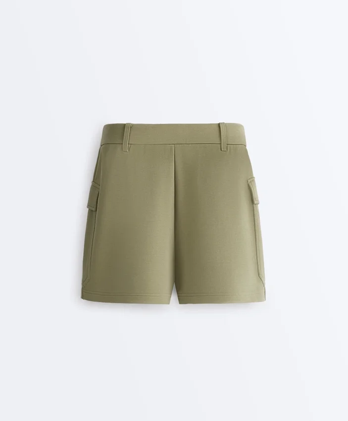 Kurzer Piqué-Shorts mit Baumwolltaschen Kurzer Piqué-Shorts mit Baumwolltaschen