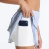 Kurzer Short mit hoher Taille und gestreiften Rüschen Kurzer Short mit hoher Taille und gestreiften Rüschen
