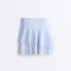 Kurzer Short mit hoher Taille und gestreiften Rüschen Kurzer Short mit hoher Taille und gestreiften Rüschen