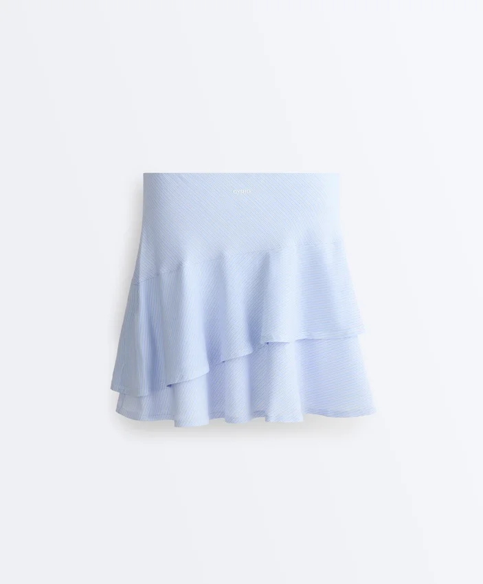 Kurzer Short mit hoher Taille und gestreiften Rüschen Kurzer Short mit hoher Taille und gestreiften Rüschen