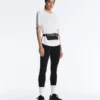 Kurzärmeliges T-Shirt aus Modal-Mischung mit abgerundetem Saum am Rücken Kurzärmeliges T-Shirt aus Modal-Mischung mit abgerundetem Saum am Rücken