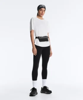 Kurzärmeliges T-Shirt aus Modal-Mischung mit abgerundetem Saum am Rücken