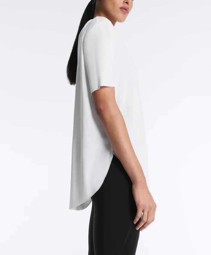Kurzärmeliges T-Shirt aus Modal-Mischung mit abgerundetem Saum am Rücken Kurzärmeliges T-Shirt aus Modal-Mischung mit abgerundetem Saum am Rücken