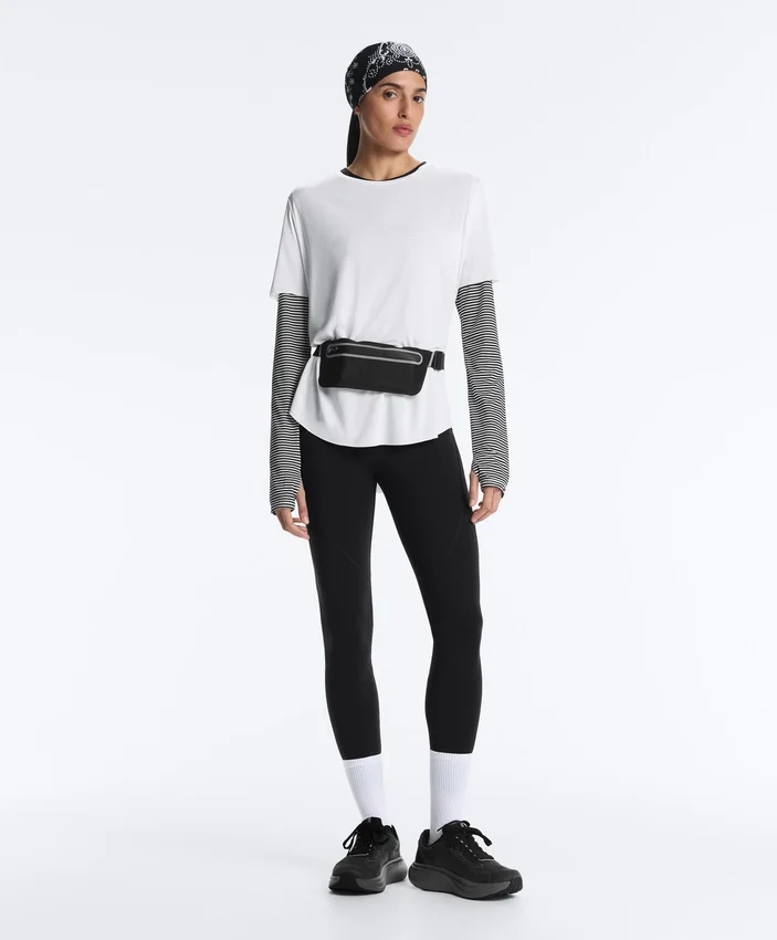Kurzärmeliges T-Shirt aus Modal-Mischung mit abgerundetem Saum am Rücken Kurzärmeliges T-Shirt aus Modal-Mischung mit abgerundetem Saum am Rücken