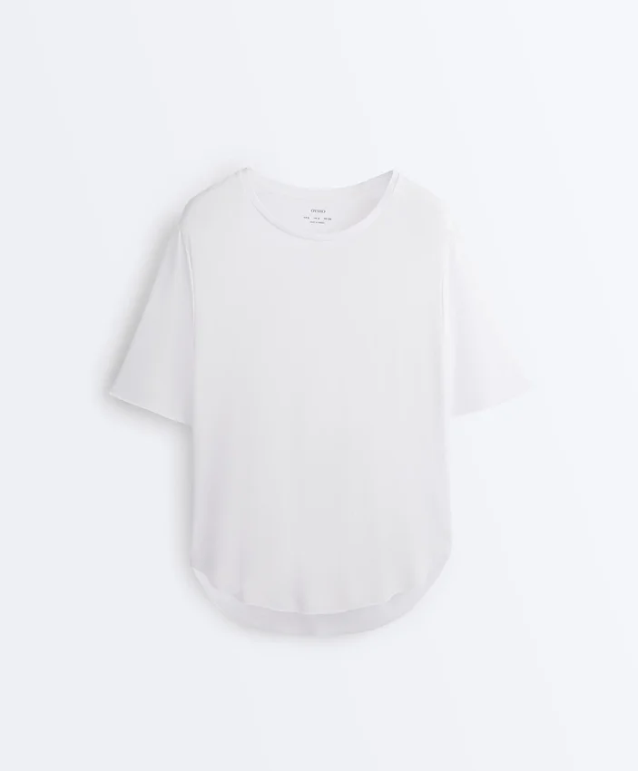 Kurzärmeliges T-Shirt aus Modal-Mischung mit abgerundetem Saum am Rücken Kurzärmeliges T-Shirt aus Modal-Mischung mit abgerundetem Saum am Rücken