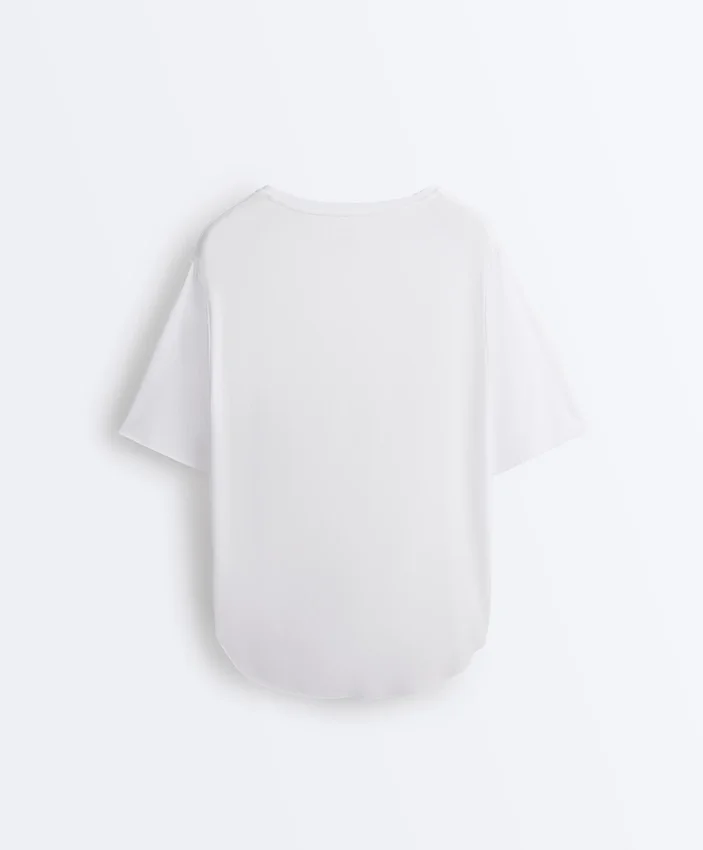 Kurzärmeliges T-Shirt aus Modal-Mischung mit abgerundetem Saum am Rücken Kurzärmeliges T-Shirt aus Modal-Mischung mit abgerundetem Saum am Rücken