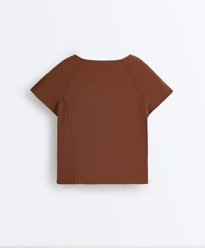 Kurzärmeliges T-Shirt mit Reißverschluss Kurzärmeliges T-Shirt mit Reißverschluss