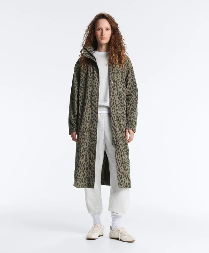 Lange, extra leichte, wasserdichte 10K-Jacke Lange, extra leichte, wasserdichte 10K-Jacke