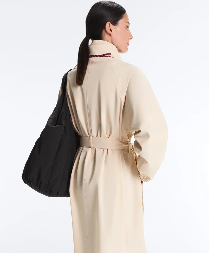 Lange, extra leichte, wasserdichte 10K-Jacke Lange, extra leichte, wasserdichte 10K-Jacke