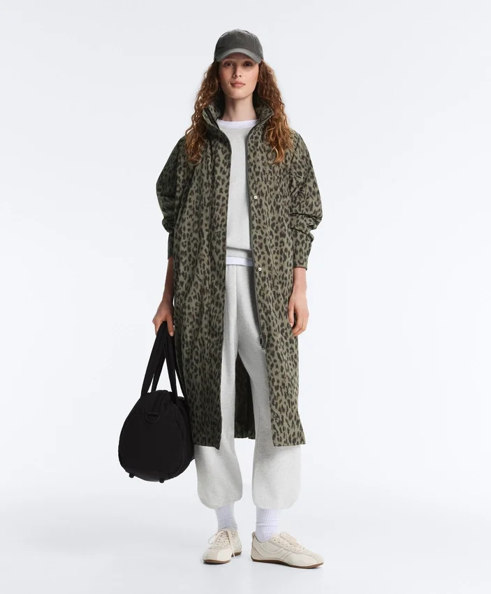 Lange, extra leichte, wasserdichte 10K-Jacke Lange, extra leichte, wasserdichte 10K-Jacke