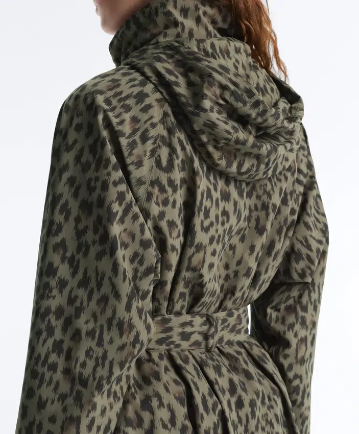 Lange, extra leichte, wasserdichte 10K-Jacke Lange, extra leichte, wasserdichte 10K-Jacke