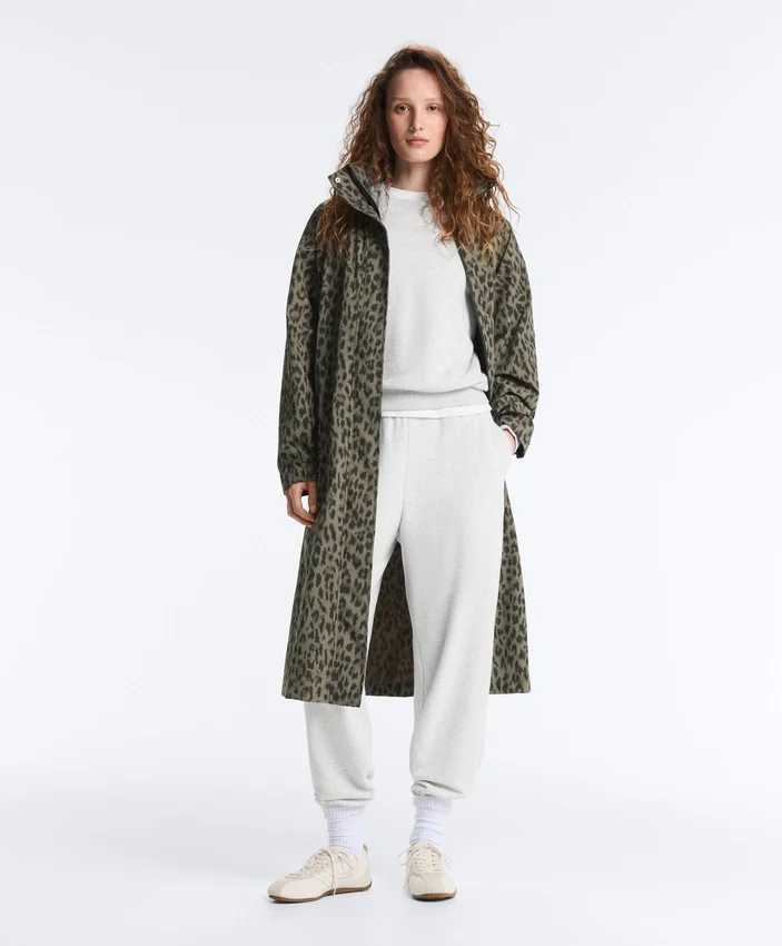 Lange, extra leichte, wasserdichte 10K-Jacke Lange, extra leichte, wasserdichte 10K-Jacke