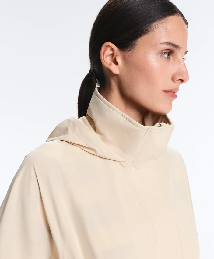 Lange, extra leichte, wasserdichte 10K-Jacke Lange, extra leichte, wasserdichte 10K-Jacke