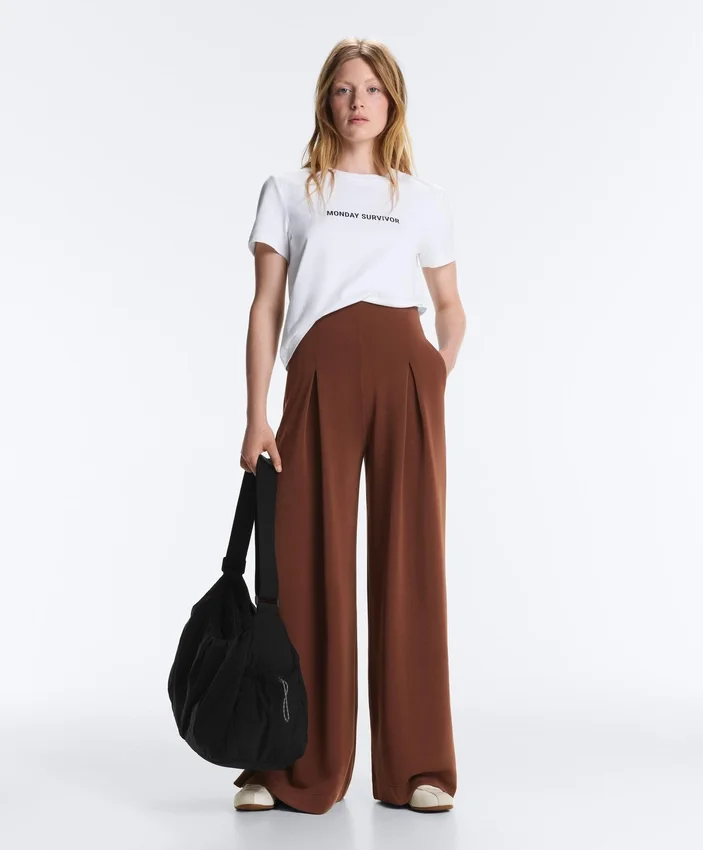 Lange Hose aus Soft Touch Modal mit Falten Lange Hose aus Soft Touch Modal mit Falten