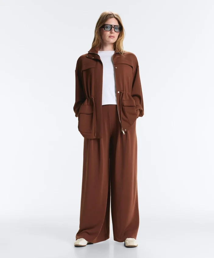 Lange Hose aus Soft Touch Modal mit Falten Lange Hose aus Soft Touch Modal mit Falten
