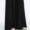 Lange Hose mit weitem Bein aus Soft Touch Modal und Falten Lange Hose mit weitem Bein aus Soft Touch Modal und Falten