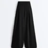 Lange Hose mit weitem Bein aus Soft Touch Modal und Falten Lange Hose mit weitem Bein aus Soft Touch Modal und Falten