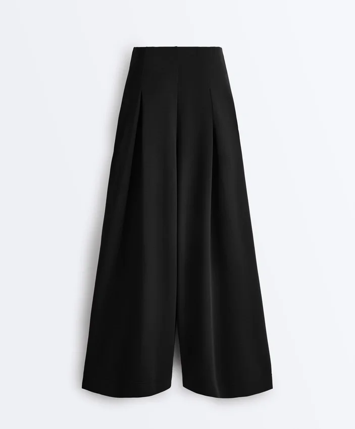 Lange Hose mit weitem Bein aus Soft Touch Modal und Falten Lange Hose mit weitem Bein aus Soft Touch Modal und Falten