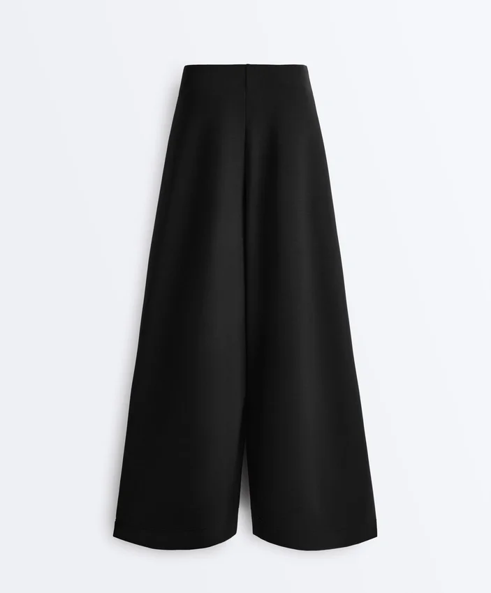 Lange Hose mit weitem Bein aus Soft Touch Modal und Falten Lange Hose mit weitem Bein aus Soft Touch Modal und Falten