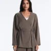 Lange Jacke mit asymmetrischen Streifen aus Modal Lange Jacke mit asymmetrischen Streifen aus Modal