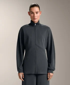 Lange Jacke mit asymmetrischen Streifen aus Modal